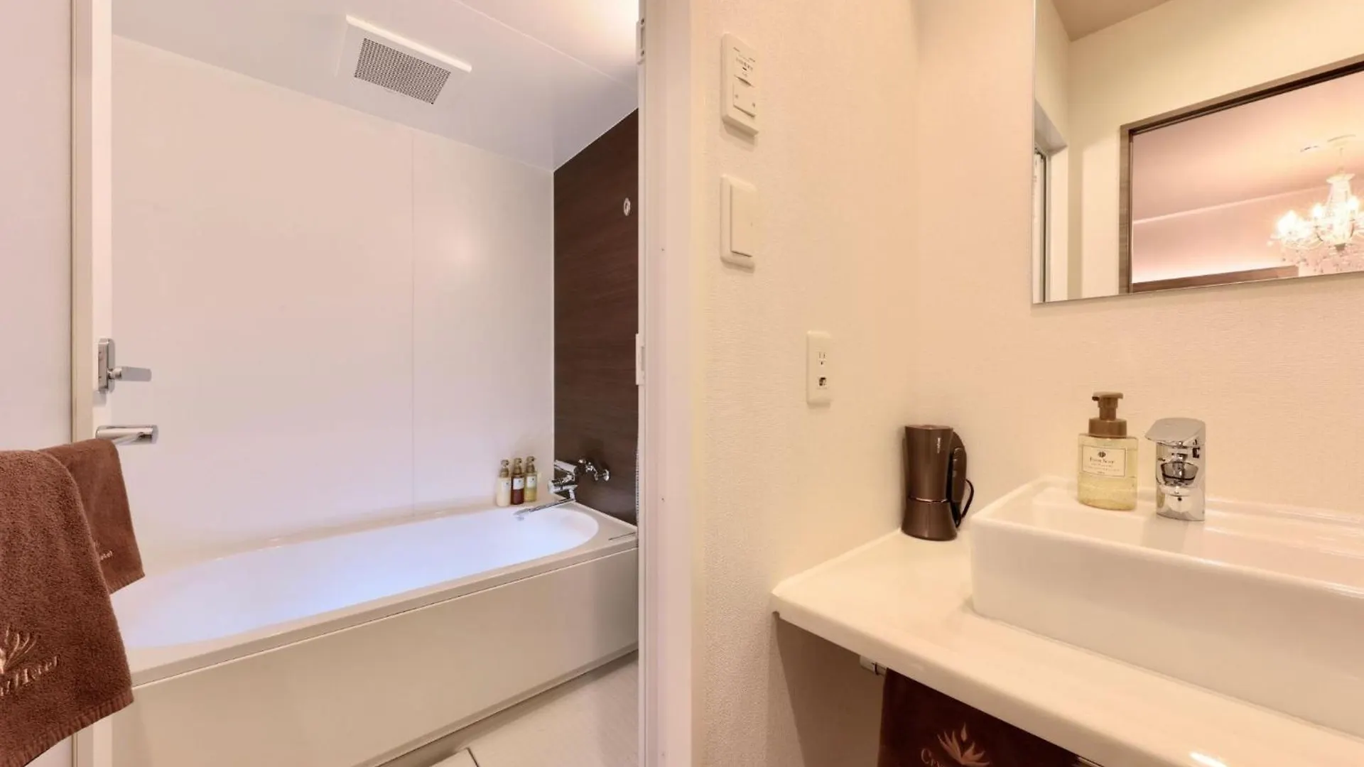 Dotonbori Crystal Hotel - Vacation Stay 77465V Osaka